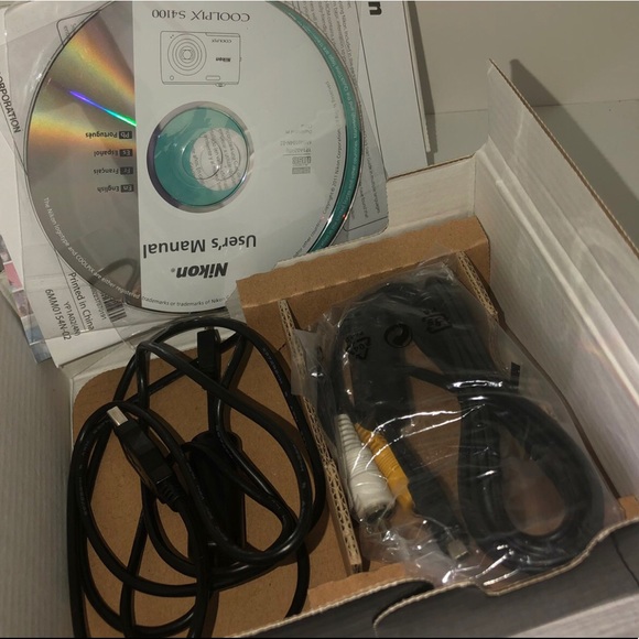 Coolpix s4100 Nikon Digital Camera ๐ธ Touch Screen - Picture 2 of 4